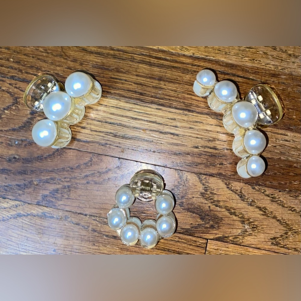 NIP 3PC Faux Plastic Pearl Hair Clip Set
